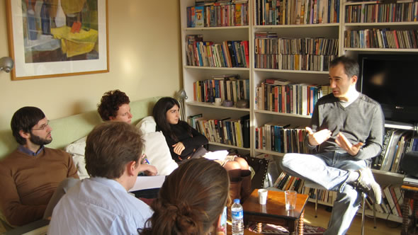 Mustafa Akyol with seminar participants. Photo: ESI