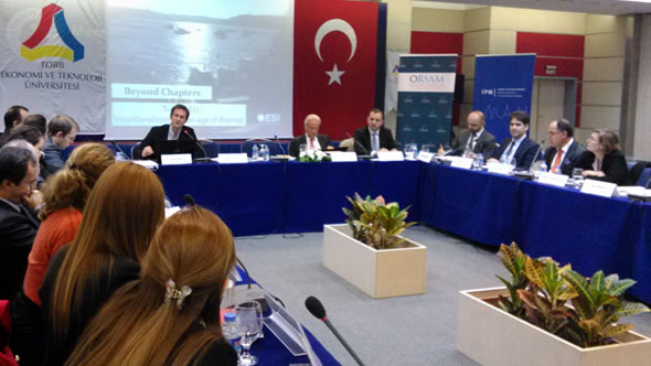 Gerald Knaus speaking in Ankara. Photo: ESI