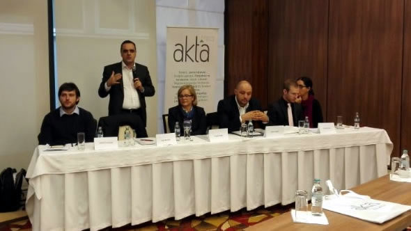 Adnan Cerimagic (left) talking at the panel in Sarajevo. Photo: Akta.ba