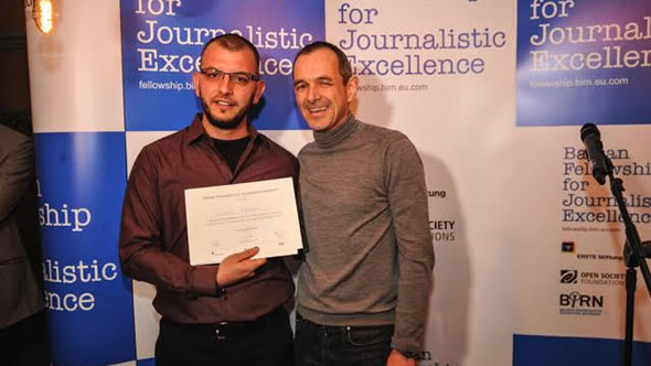 Kristof with Elvis Nabolli, winner of the third price for his article "An Albanian War on Drugs" on the failures of Albania's institutions to fight marihuana growers. Photo: BIRN