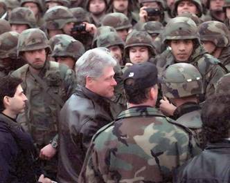 Bill Clinton visiting U.S. troops at Tuzla Air Base in Bosnia and Herzegovina, 1996.
 Photo: SPC Kyle Davis/U.S. Department of Defense
