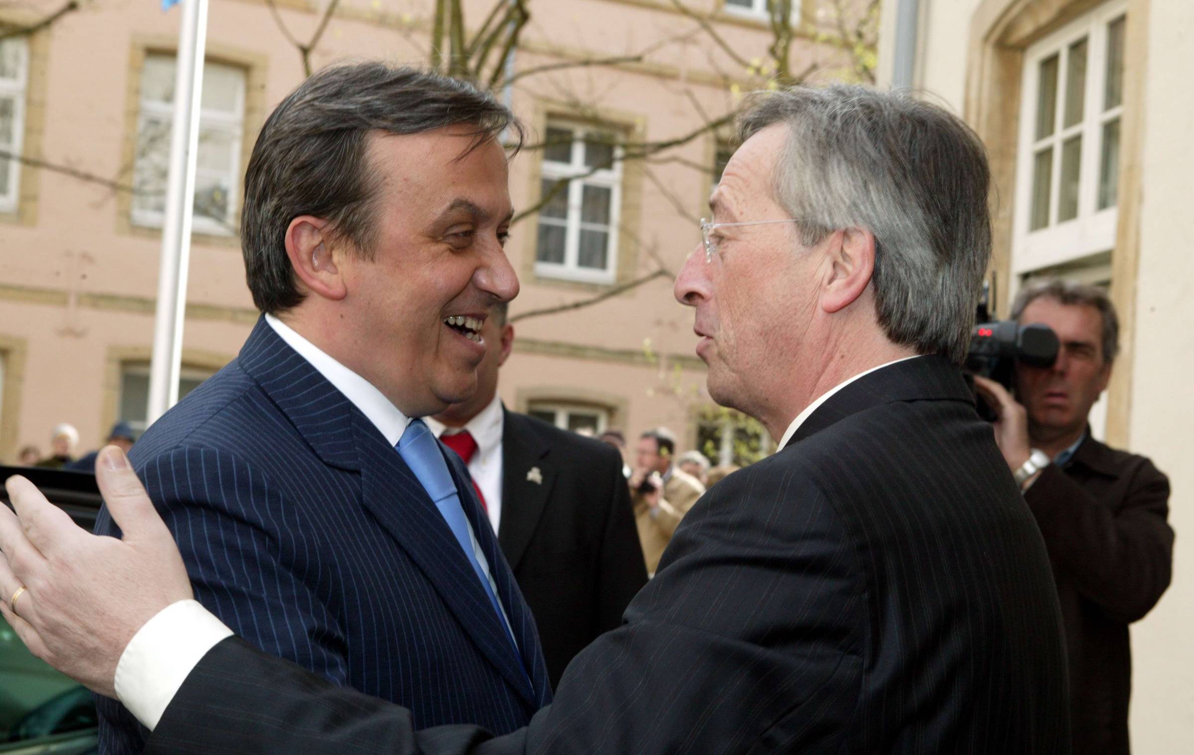 Adnan Terzić and Luxembourg‘s Prime Minister Jean-Claude Juncker in April 2005. Photo: Government of Luxembourg“ data-align=“center“ data-caption=“Adnan Terzić and Luxembourg‘s Prime Minister Jean-Claude Juncker in April 2005. <strong>Photo: Government of Luxembourg</strong>